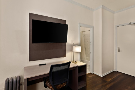 Mithila Hotel - TV and Desk